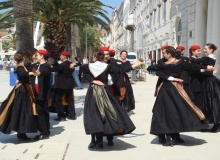 SPLIT- Dancers