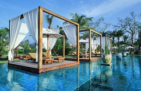Stay at the Sarojin hotel, Kho Lak in Thailand with Concierge Traveller
