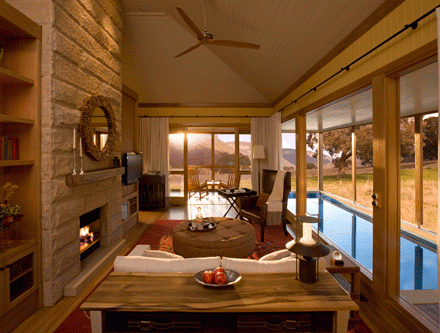 Enjoy the Australian outdoors with friends at Wolgan Valley