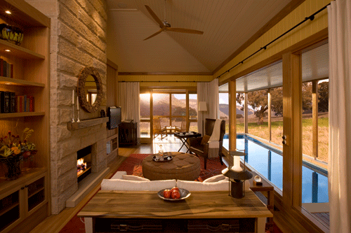Enjoy the Australian outdoors with friends at Wolgan Valley