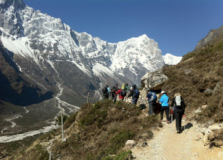 Trekking-Nepal-Courtesy-of-Aurora-Expeditions-(2)